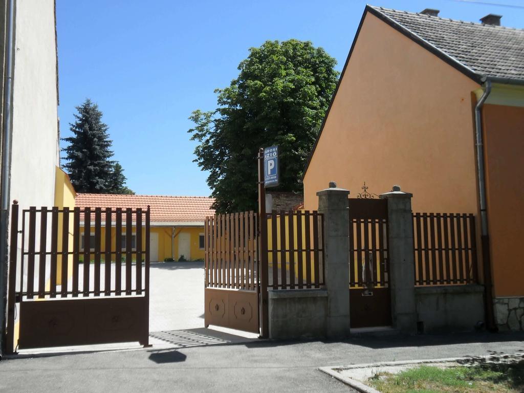 Belvarosi Rezidencia Papa Exterior photo